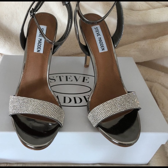 Steve Madden Shoes - Stunning Pewter Steve Madden shoes